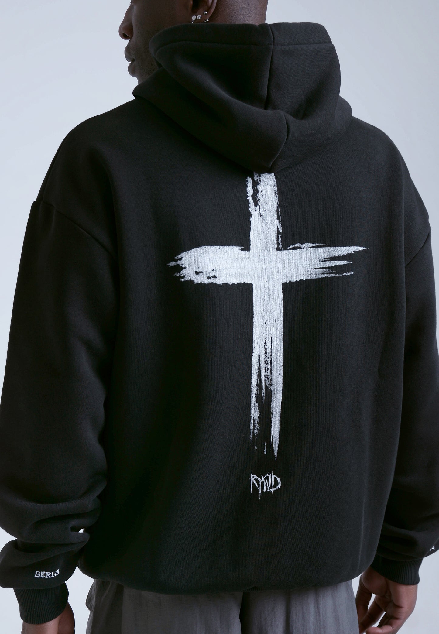 RYWD Cross Hoodie schwarz 2 unisex oversize streetwear